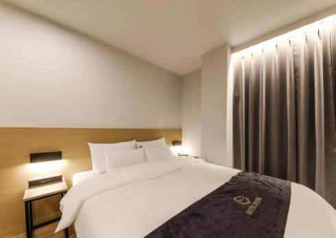 Gwangju Metropolitan City Gwangju Divine Hotel חדר תמונה