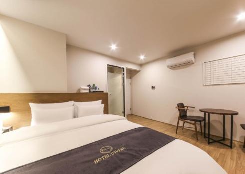 Gwangju Metropolitan City Gwangju Divine Hotel חדר תמונה